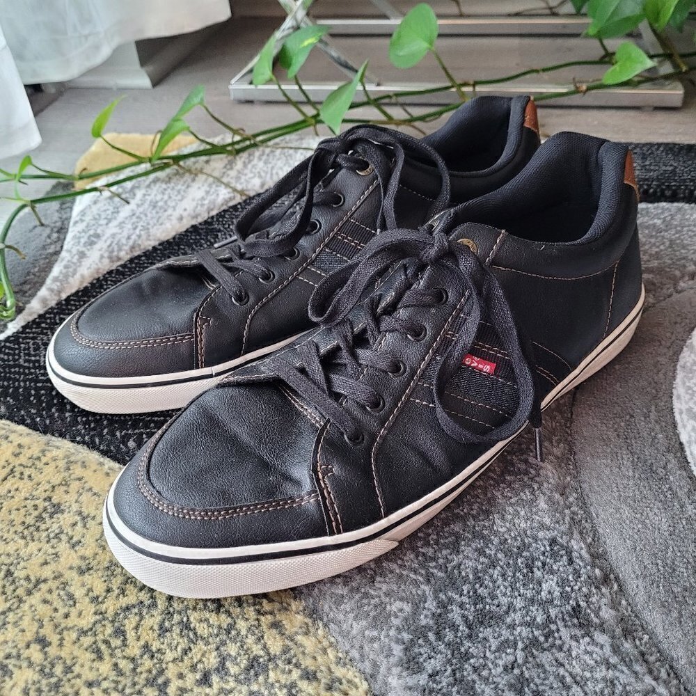 NWOT Levi’s Turner Nappa Comfort Black Lace Up Faux Vegan Leather Sneakers